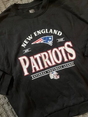 AFC East NEW ENGLAND PATRIOTS Men’s Size Medium National Crewneck Sweatshirt